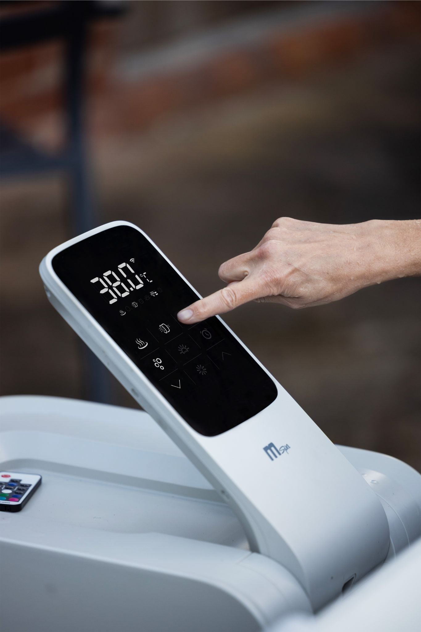 M Spa Oslo Plus 1.8m square, Air Jet massage, filtration system, APP